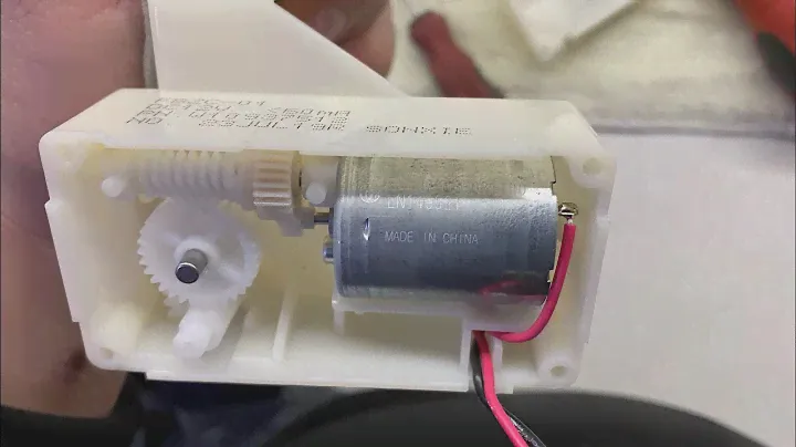 WHIRLPOOL W7 811I W - косячная заслонка